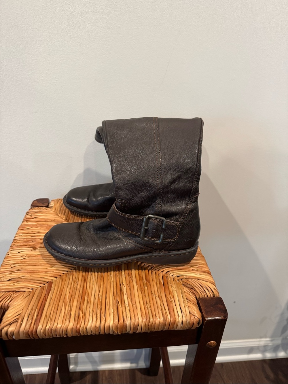 Women’s boc brown Mid-Calf Leather Buckle Boots size 8